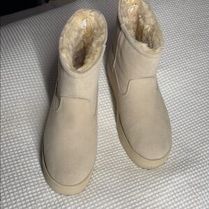 Cozy Cream Fur-Lined Time And TRU Boots - Size 10 - Like New